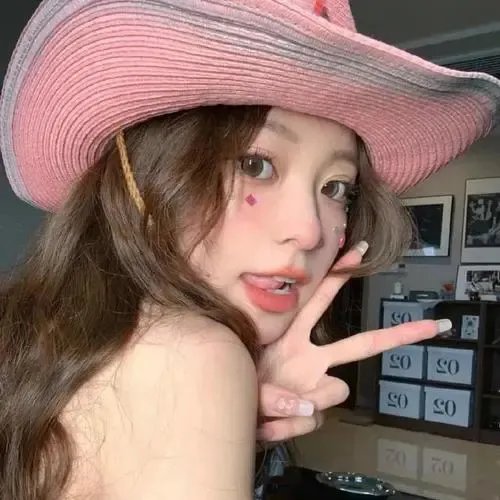 独家爆料：乐坛天后深夜密会神秘女子，公司火速否认，短时间内